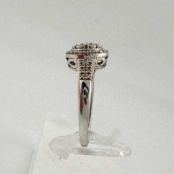 Pretty Round Natural Diamond Ring Size 7 - Picture 3 of 12